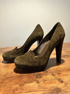 NWOT Stuart Weitzman size 9 Olive Green Suede High Heel Loafer Pumps